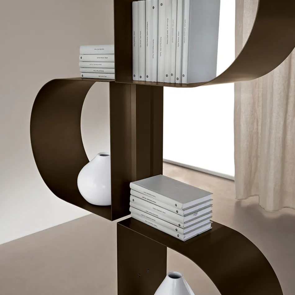 Fatima malet metal lodret bogreol med justerbare ben Viadurini