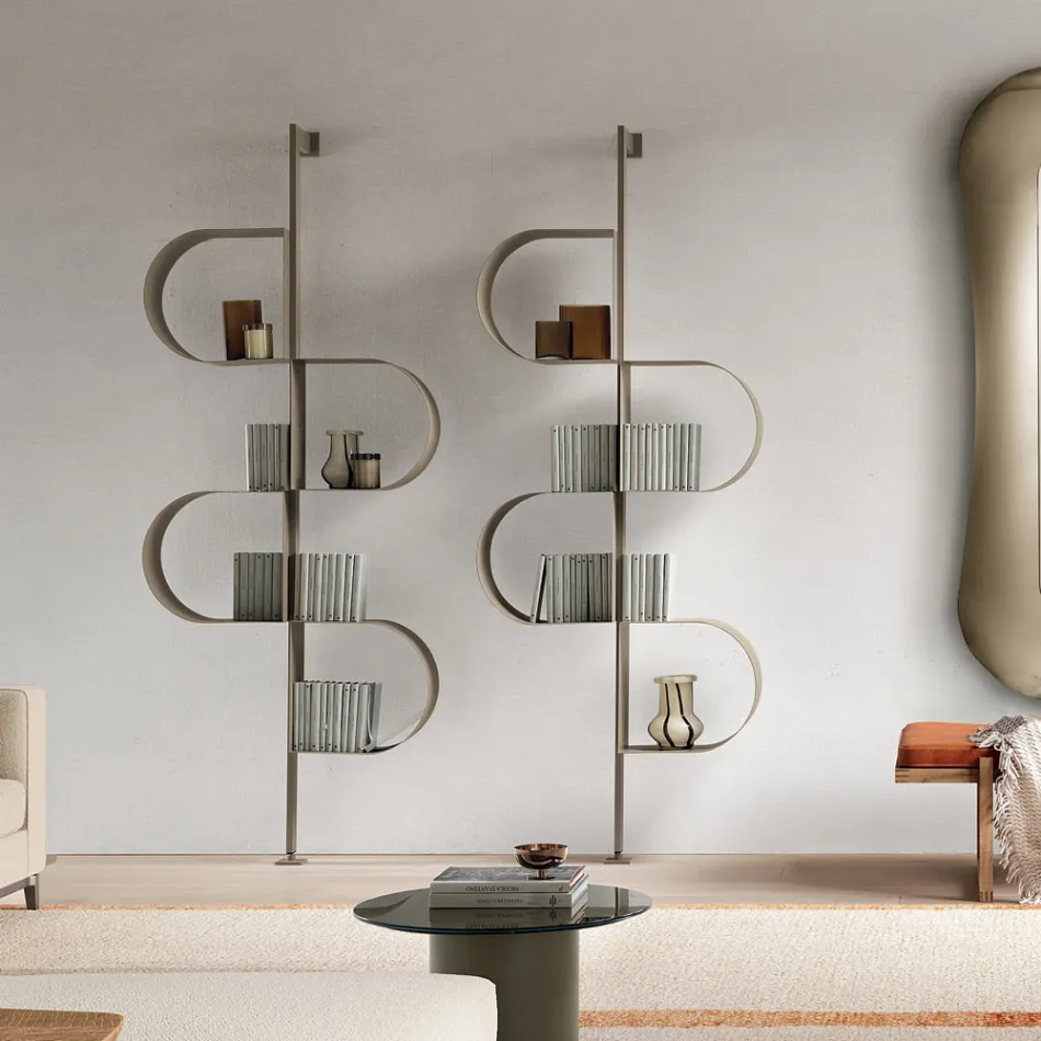 Fatima malet metal lodret bogreol med justerbare ben Viadurini