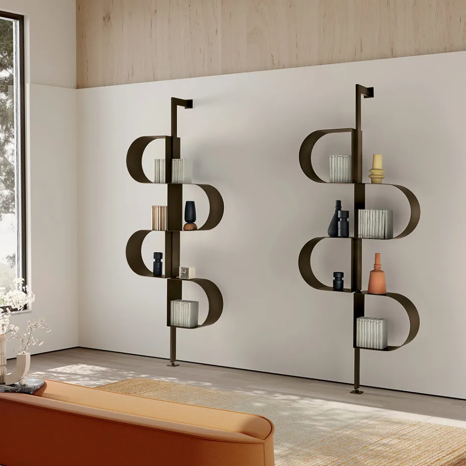 Fatima malet metal lodret bogreol med justerbare ben Viadurini