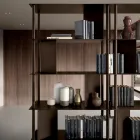 Filiberta lodret reol i malet metal, fremstillet i Italien Viadurini