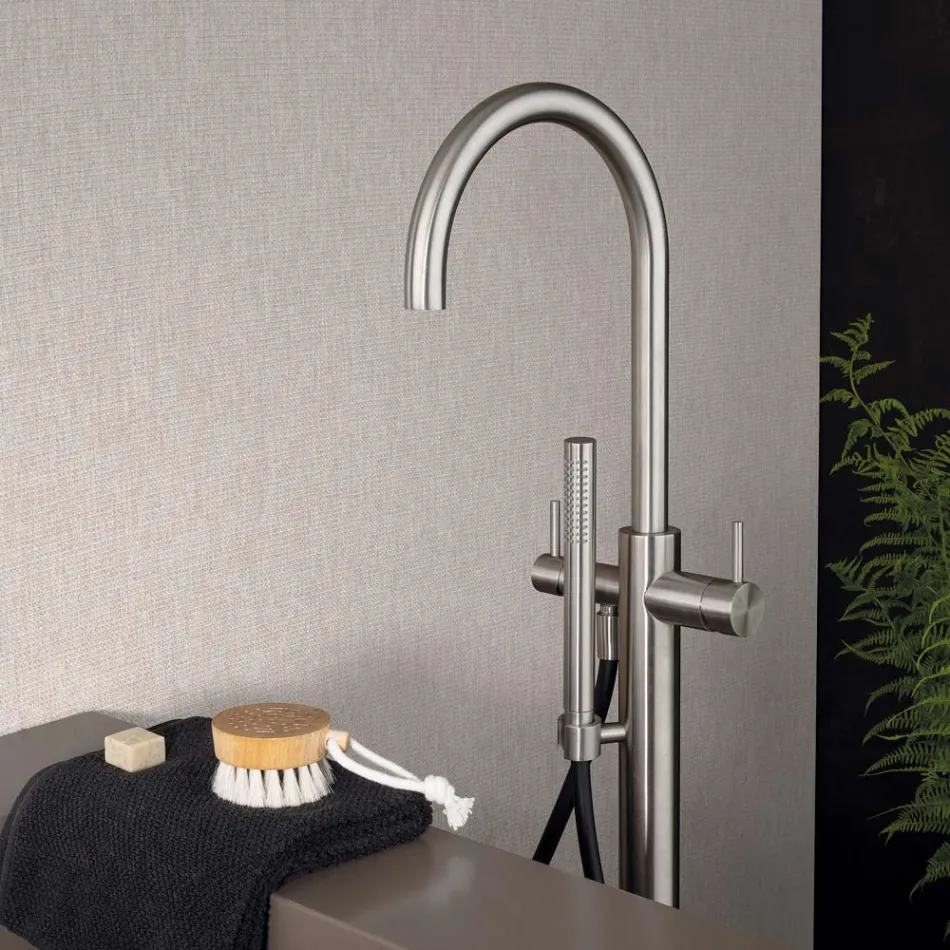 Udvendig gulvstående badekararmatur i AISI 316L rustfrit stål - Kløer Viadurini