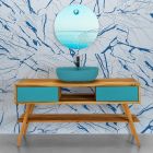 Moderne badeværelsesskab i naturlig teak med blå farveskuffe - Hamadou Viadurini
