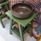Fritstående badeværelsesskab med teak finish og stor grøn hylde - Raomi Viadurini