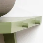 Fritstående badeværelsesskab med teak finish og stor grøn hylde - Raomi Viadurini