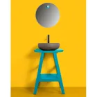 Teak badeværelsesskab med halvbuet top og praktisk blå hylde - Raomi Viadurini