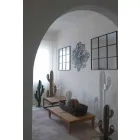 Vægur i moderne design i sort eller hvidt jern fremstillet i Italien - Baldo Viadurini