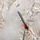 Moderne ur med fem urskive, der skildrer Miles-verdenen Viadurini