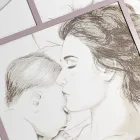 Lasergraveret panel med kvinde og barn lavet i Italien - Harald Viadurini