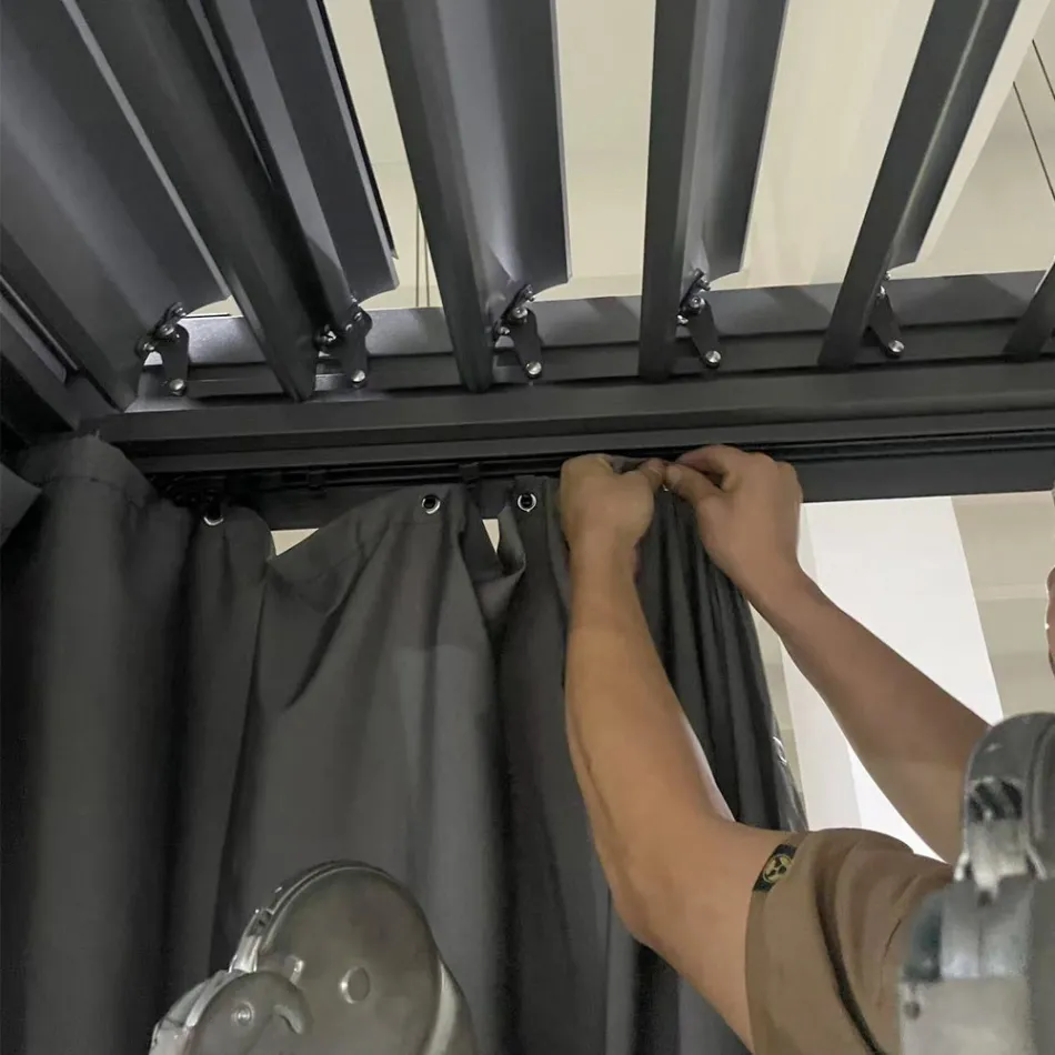 Pegola 3x4 mt i antracitmalet aluminium med håndsving - Levante Viadurini