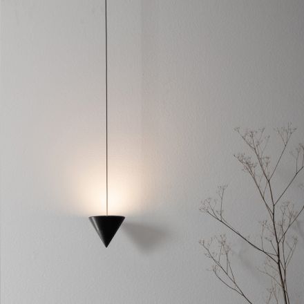 Trådgulvlampe i sort aluminium og kegle Fantastisk minimalt design - Mercado Viadurini