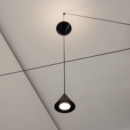 Gulvlampe i sort aluminium og dobbeltkegle minimalt design - Mercado Viadurini