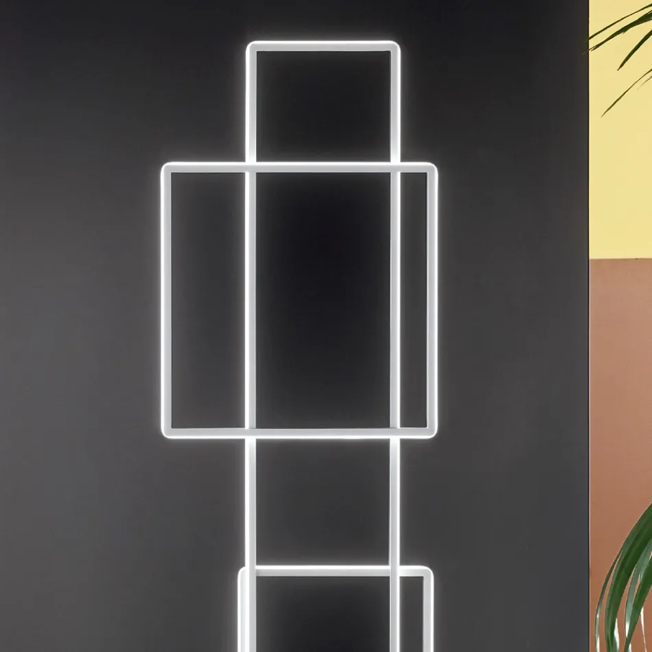 Design LED gulvlampe i guld eller sølvmalet metal - Formel Viadurini