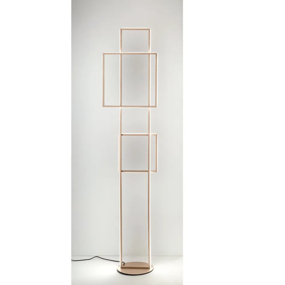 Design LED gulvlampe i guld eller sølvmalet metal - Formel Viadurini