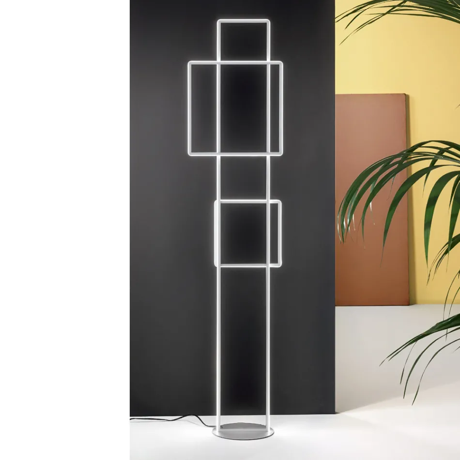 Design LED gulvlampe i guld eller sølvmalet metal - Formel Viadurini