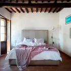 Stue gulvlampe i hvid eller mat sort metal med hylder - Butler Viadurini