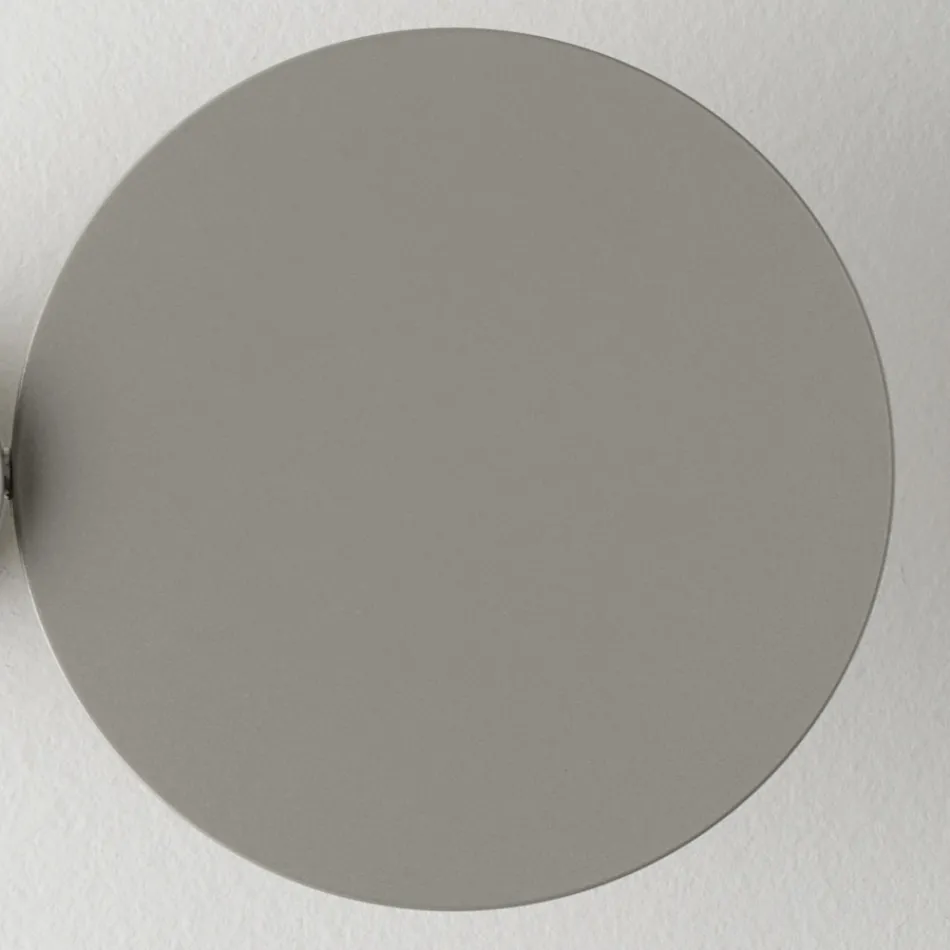 Gulvlampe lavet af metal med forskellige finish fremstillet i Italien - Lumi Viadurini