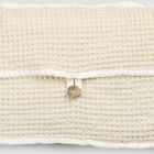 Naturlig hvid honeycomb bomulds clutch taske med perlemor knap - Anteha Viadurini