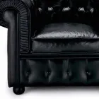 Klassisk lænestol dækket i læder med træfødder fremstillet i Italien - Idra Viadurini