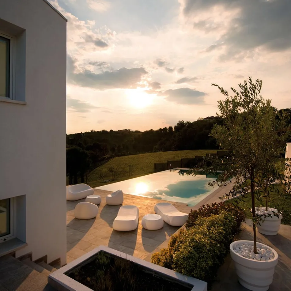 Design udendørs lænestol i farvet polyethylen Fremstillet i Italien - Ervin Viadurini