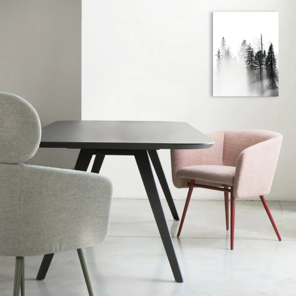 Højkvalitets lænestol i stof med metalbund lavet i Italien - Bergen Viadurini