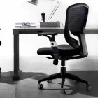 Halvvejs og moderne operativ drejelig lænestol i sort mesh - Simona Viadurini