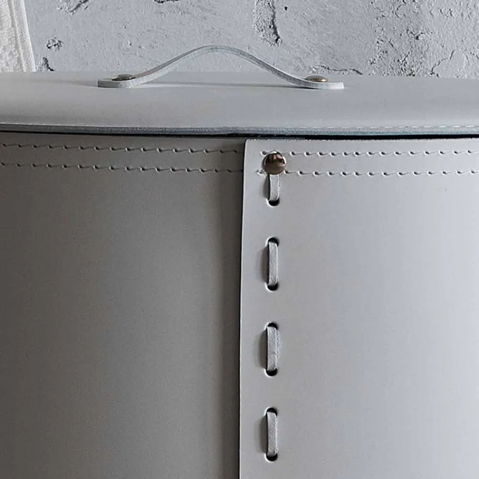 Oval vasketøjskurv i Riky regenereret læder lavet i Italien Viadurini