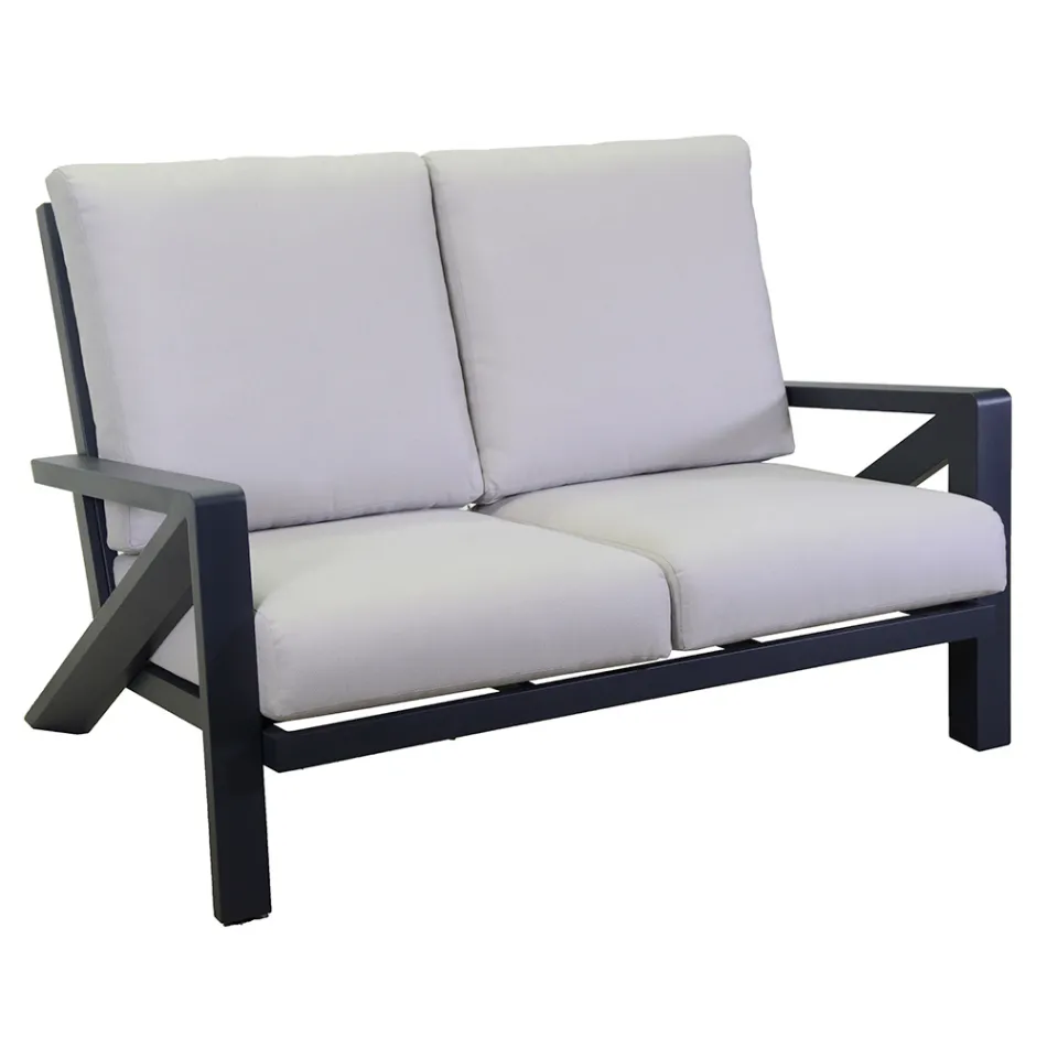 Stue bestående af sofa, sofabord og lænestole med fodstøtte - Opslagstavle Viadurini