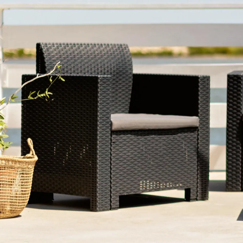 Stue med 1 sofa, 2 lænestole og 1 sofabord med sædehynder - Maskine Viadurini