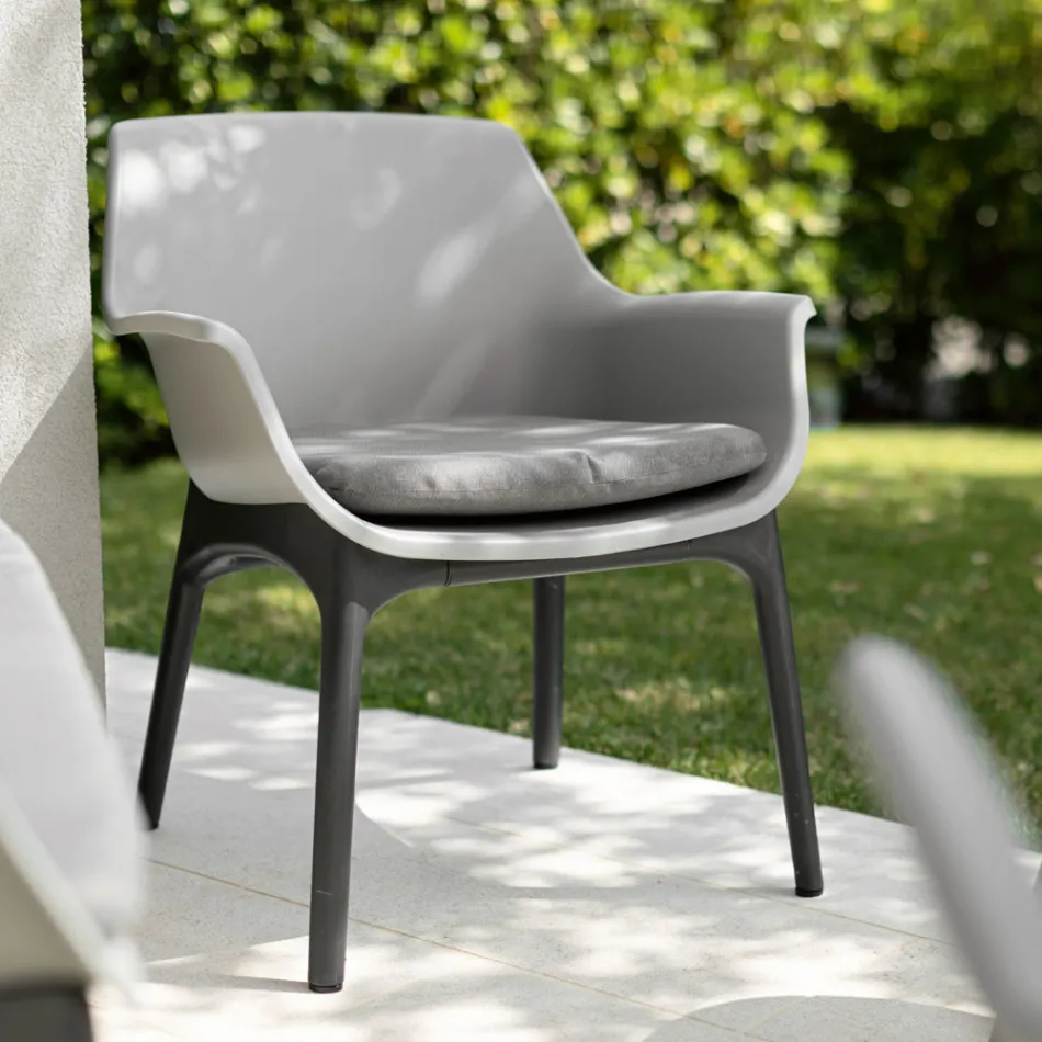 Stue med 1 sofa, 2 lænestole og 1 sofabord i polypropylen - Maskine Viadurini