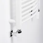 Hydraulisk håndklædevarmer i stål i forskellige farver fremstillet i Italien - Ibis Viadurini