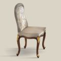 Klassisk stol i valnøddetræ og polstret stof lavet i Italien - barok