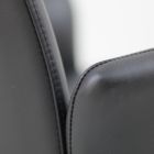 Spisestuestol med armlæn betrukket med sort læder Fremstillet i Italien - Meyer Viadurini