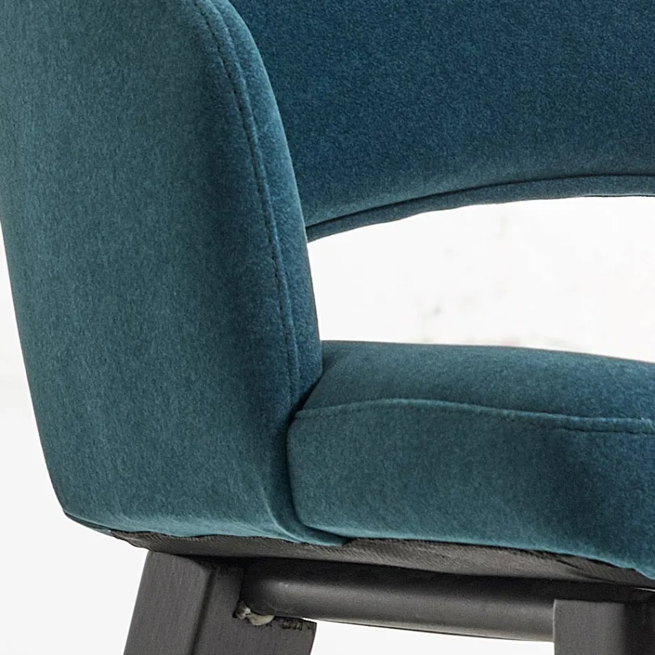 Spisestuestol i træ med flaskegrønt fløjlssæde lavet i Italien - Eddard Viadurini