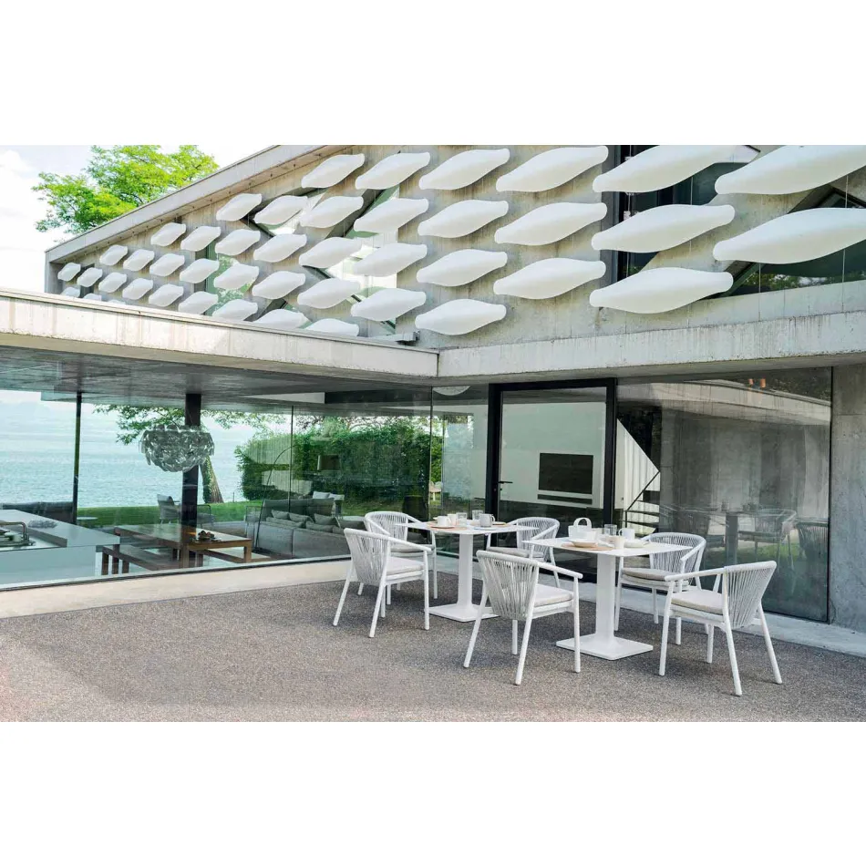 Stabelbar udendørs stol med polstret armlæn H 73cm - Smart af Varaschin Viadurini