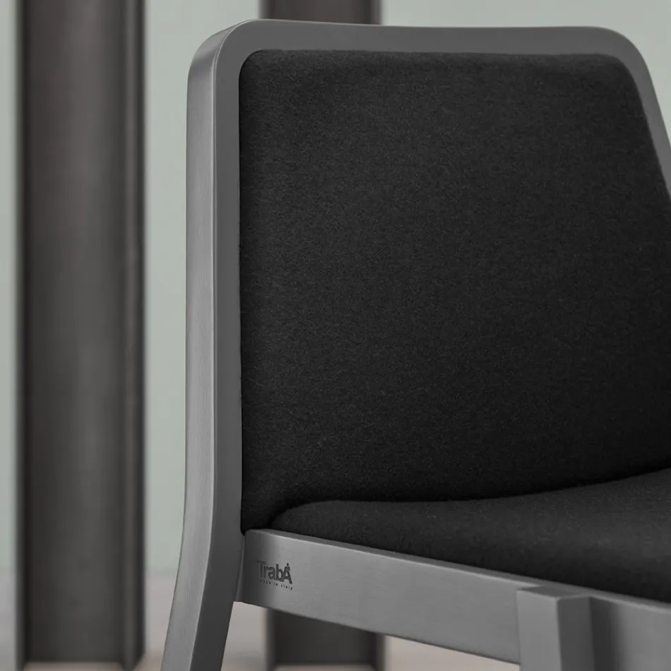 Stabelbar træstol med fløjlssæde lavet i Italien, 2 stk - Leipzig Viadurini