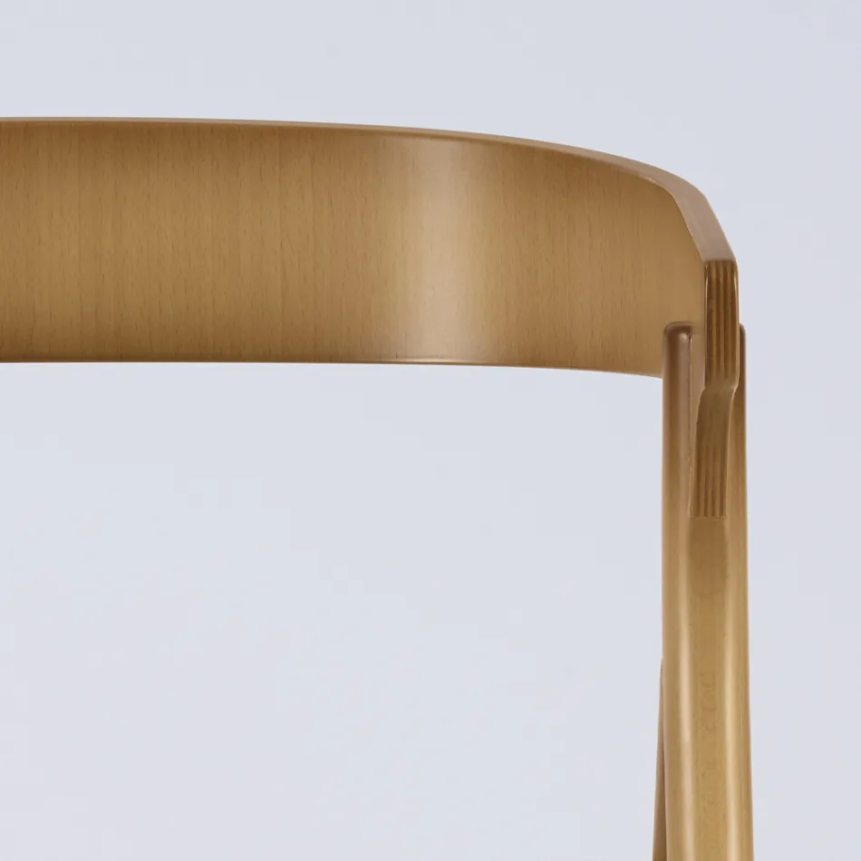 Moderne stuestol i forskellige stoffer med træskal - Wolter Viadurini