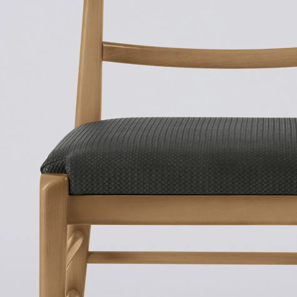 Moderne stuestol i stof og massivt træ lavet i Italien - Wilma Viadurini