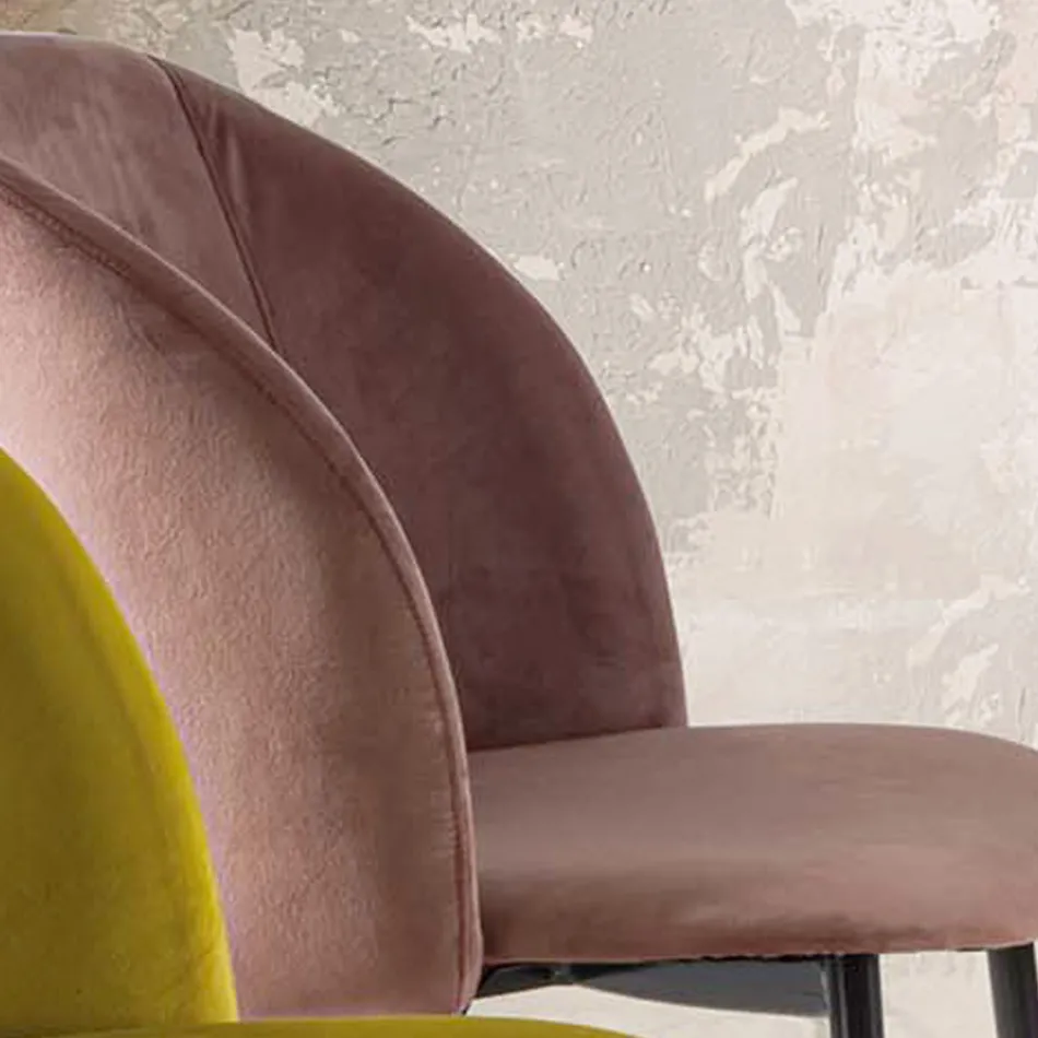 Spisestuestol i fløjl med sorte metalben, 4 stykker - Hanna Viadurini