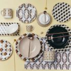 18-delt servise i porcelæn og stentøj med 3 forskellige typer dekorationer - Kaum Viadurini