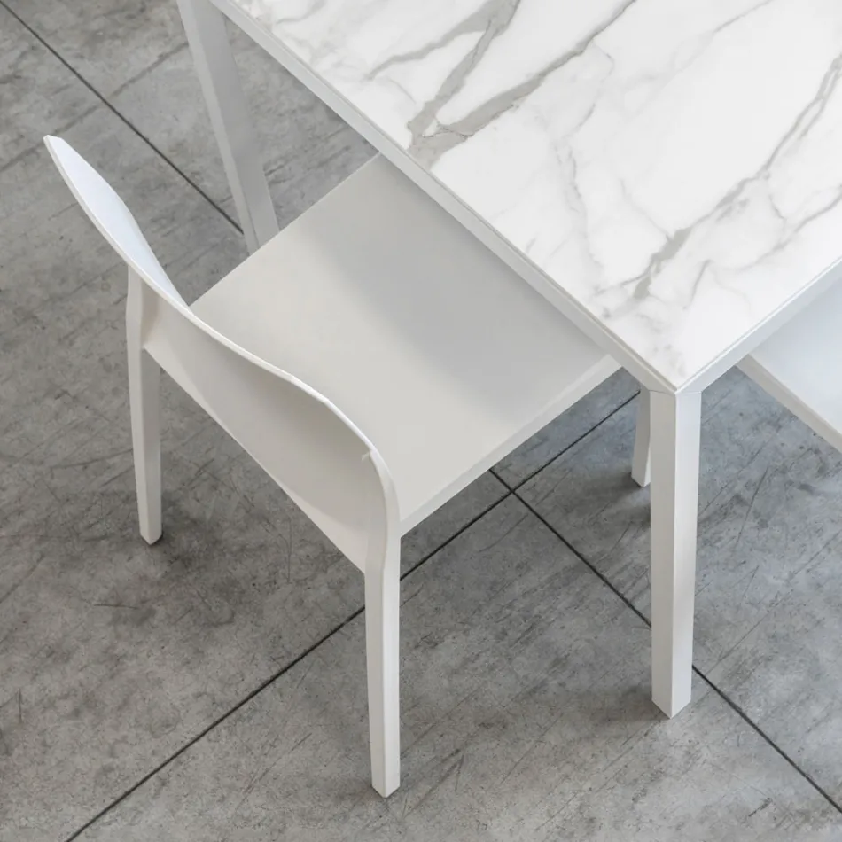 Sæt med 4 udendørs og indendørs stole i polypropylen i forskellige farver - bygget Viadurini