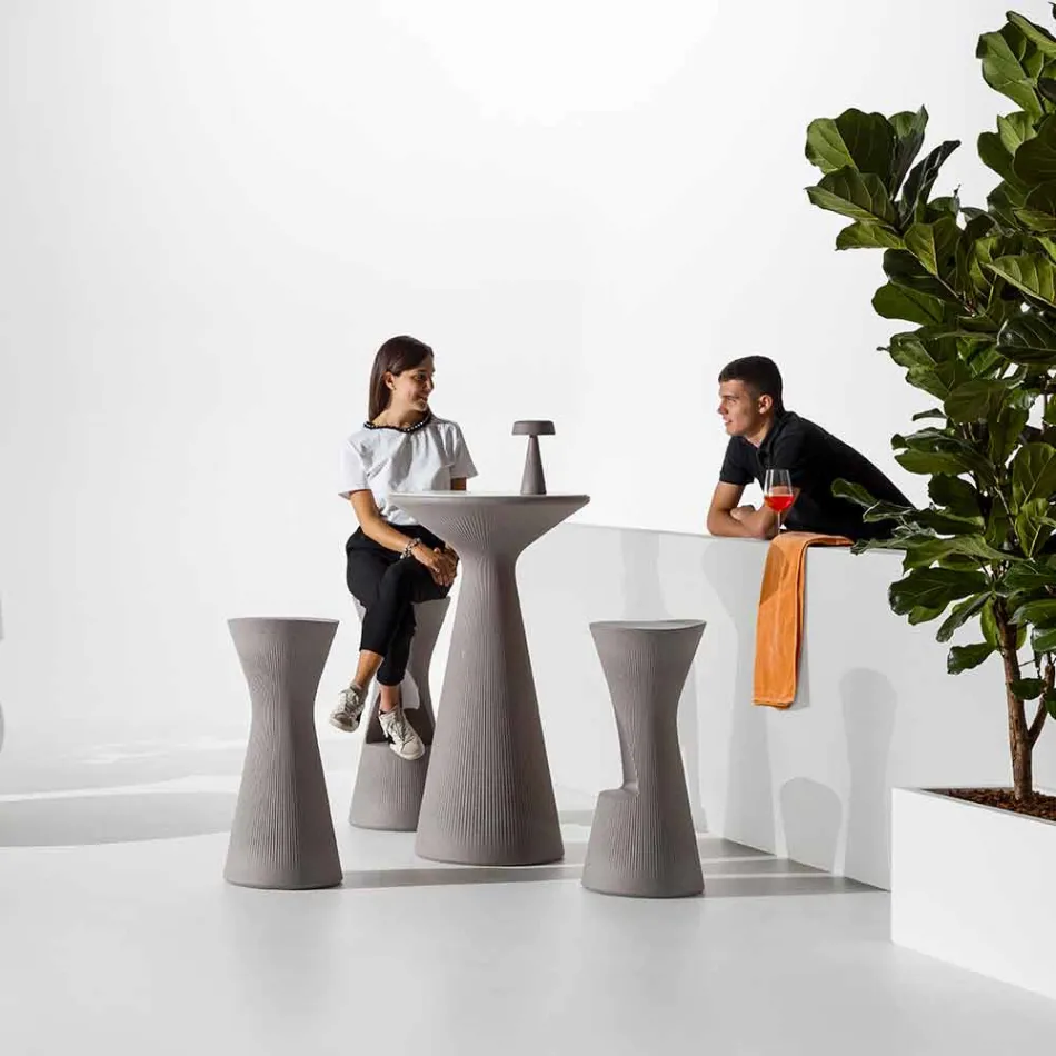 Høj havestol i farvet polyethylen Fremstillet i Italien - Desmond Viadurini