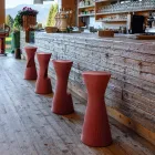 Høj havestol i farvet polyethylen Fremstillet i Italien - Desmond Viadurini