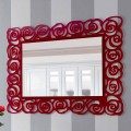 Stort moderne væg spejl i rødt pleksiglas - Rosalinda