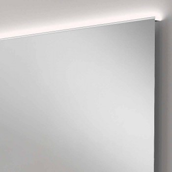 Badeværelse spejl med moderne design LED lys med matteret kanter Veva