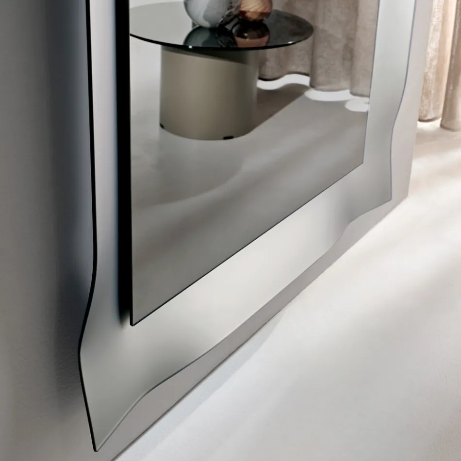 Spejl med formet ramme fås i 3 størrelser og 2 farver - Carolina Viadurini