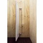 Vægspejl med åbningsdør og kappekroge fremstillet i Italien - Boro Viadurini