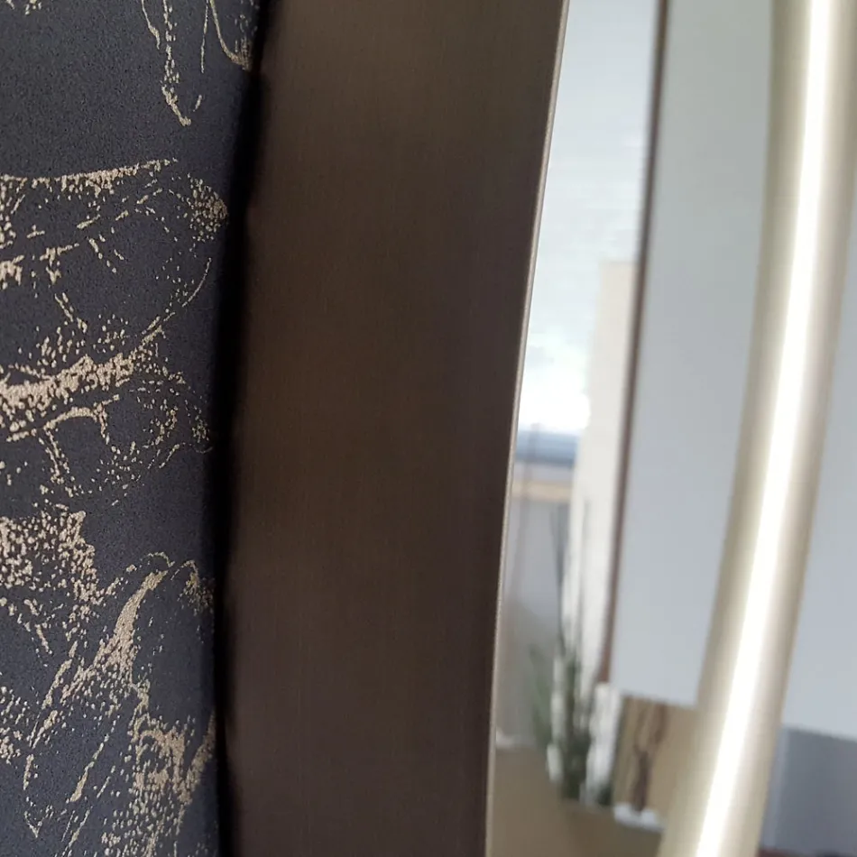 Rundvægsspejl med metalramme Forskellige farver og LED-lys - Renga Viadurini