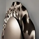 Rundt spejl med bølget glasramme fremstillet i Italien - Adelma Viadurini