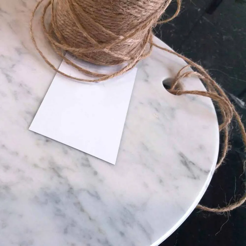 Moderne ovalt skærebræt i hvid Carrara marmor fremstillet i Italien - Masha Viadurini