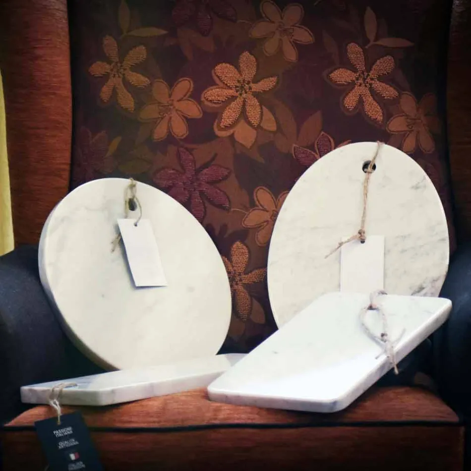 Moderne ovalt skærebræt i hvid Carrara marmor fremstillet i Italien - Masha Viadurini